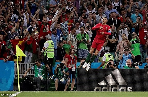 Nhìn lại màn rượt đuổi kinh điển của Tây Ban Nha - Bồ Đào Nha ảnh 4