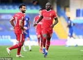 VAR 'đổi vàng thay đỏ', Chelsea thua Liverpool đau đớn