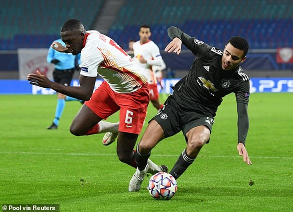 Trọng tài chỉ trích Klopp ‘đạo đức giả’ có thân MU? ảnh 7