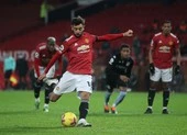 Bruno Fernandes giận dữ khi bị Solskjaer thay ra sân