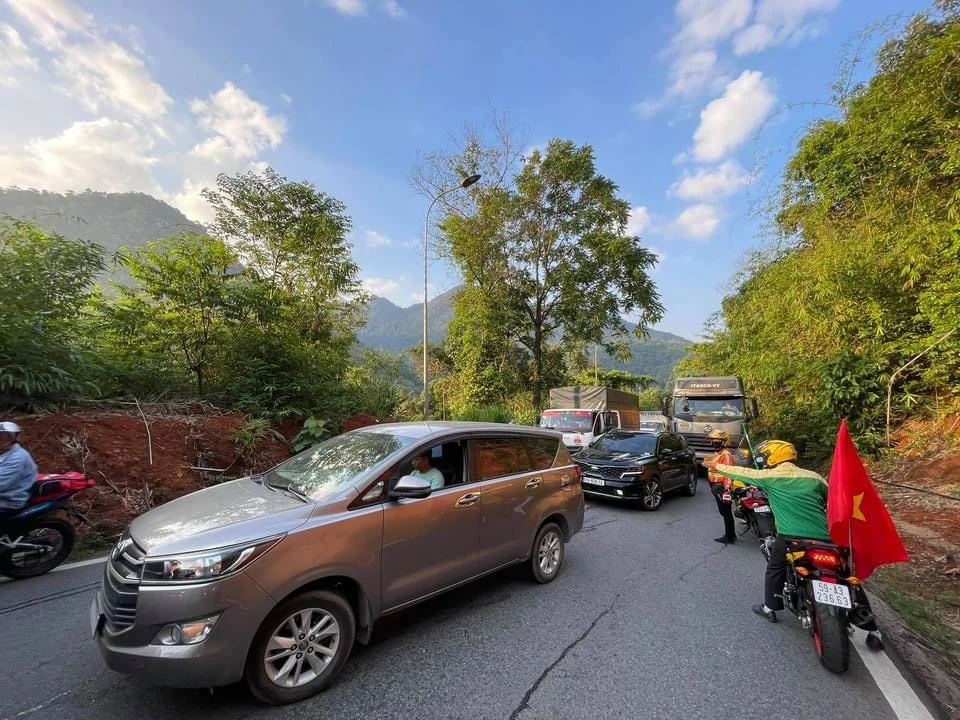 Kẹt xe ở đèo Bảo Lộc, chặng cuối Cúp Truyền hình chưa thể đua ảnh 1