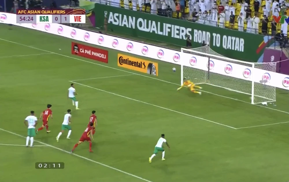 Quả 11m đầy tranh cãi khiến Việt Nam thua ngược Saudi Arabia ảnh 4