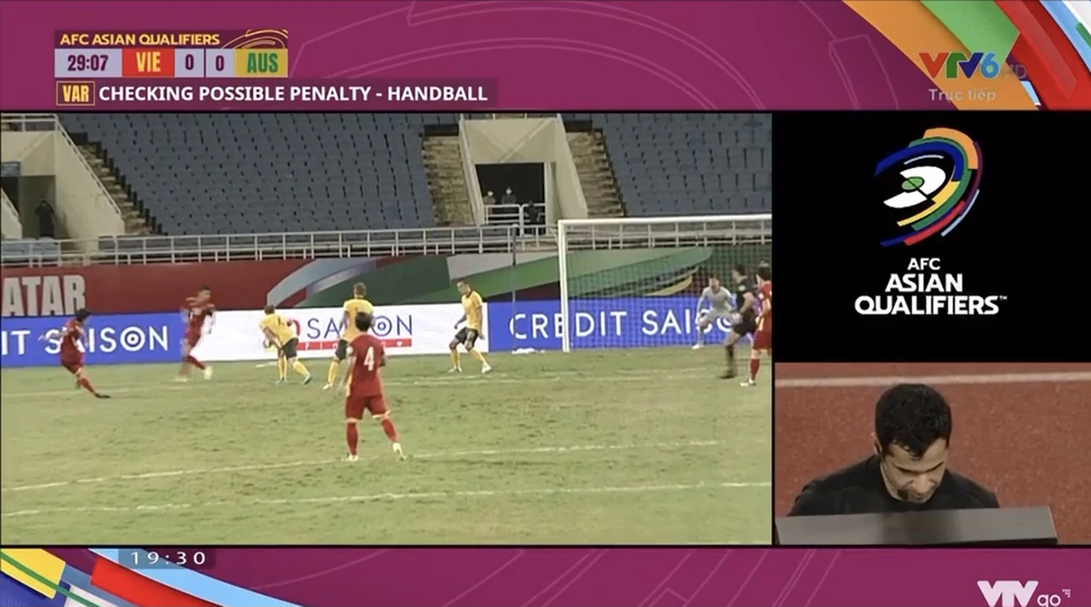 Tuyển Việt Nam thua đáng tiếc và đầy tranh cãi trước Úc ảnh 8