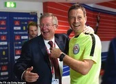 Trọng tài nổi tiếng khiếp sợ Sir Alex, muốn giải nghệ vì Mourinho