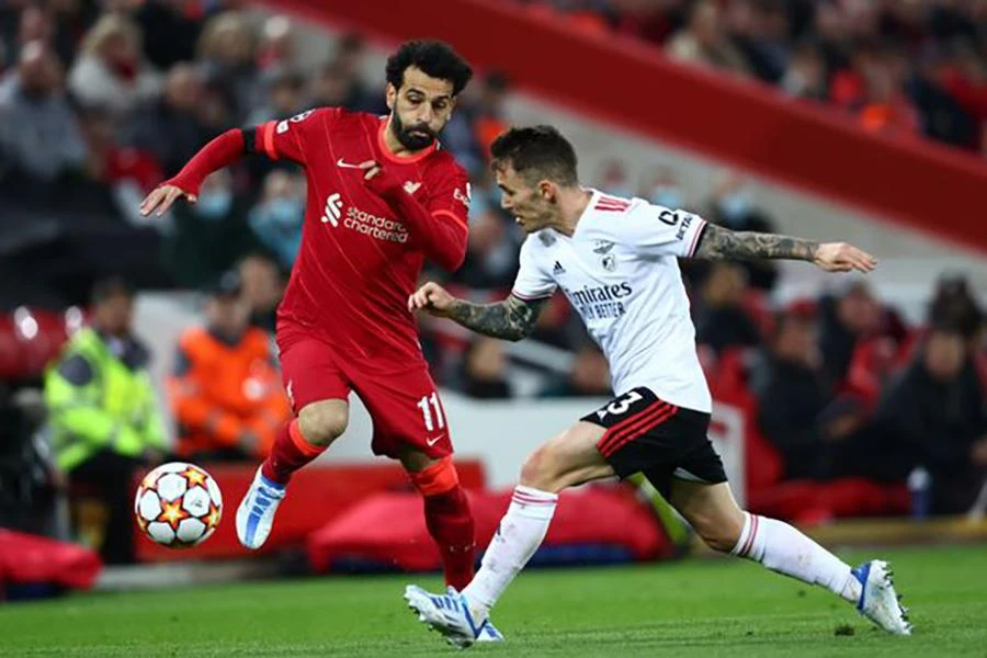 Salah chỉ được Klopp tung vào sân trong 30 phút cuối trận lượt về gặp Benfica. ẢNH: GETTY