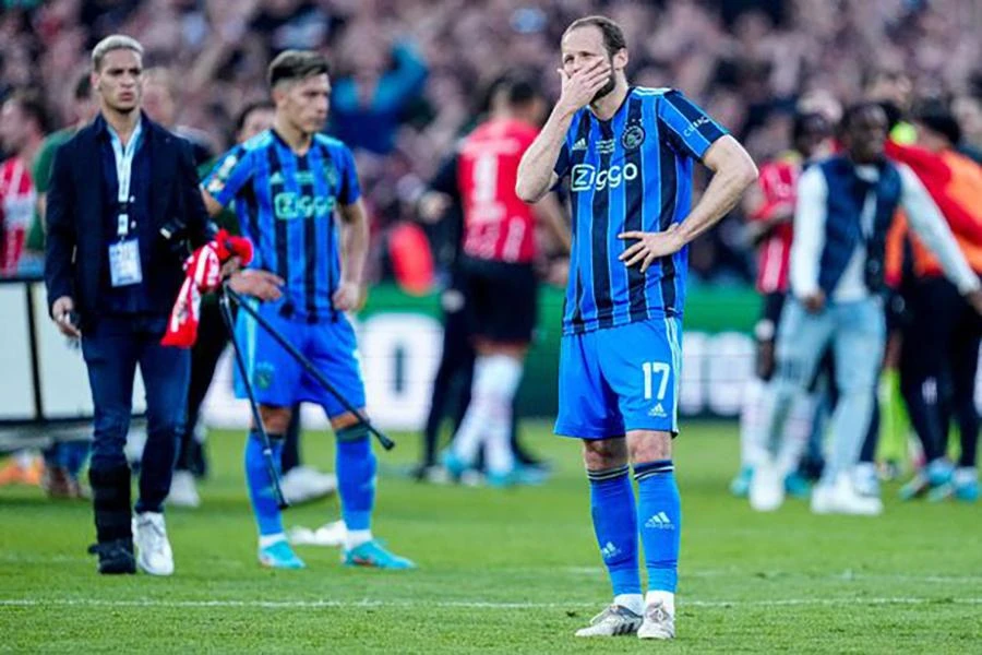 Các cầu thủ Ajax thất vọng sau khi thua PSV trong trận chung kết Cúp quốc gia Hà Lan. ẢNH: GETTY