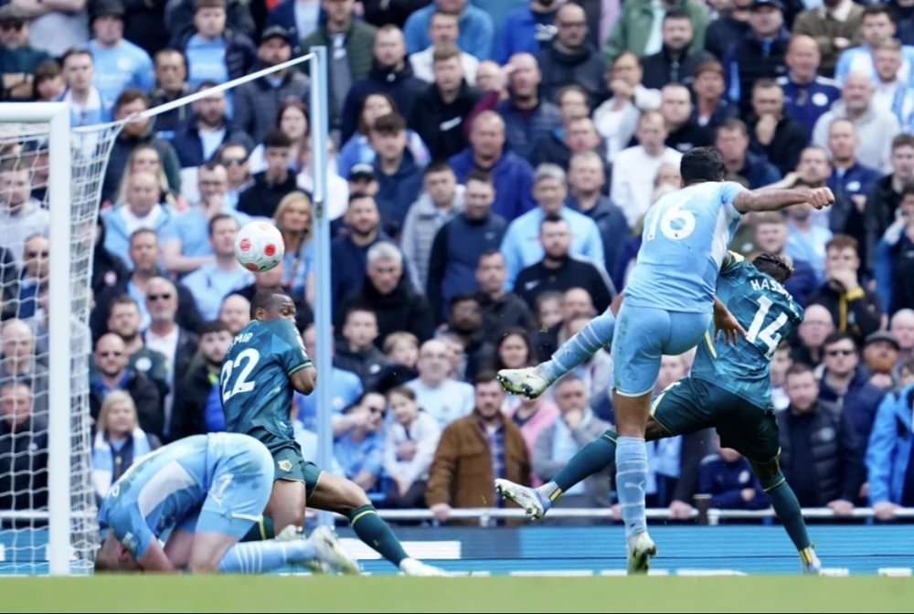 Rodrigo lập siêu phẩm với cú sút trái phá. ẢNH: AP Rodrigo lập siêu phẩm với cú sút trái phá. ẢNH: AP