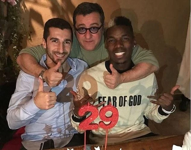 Raiola là "đạo diễn" trong thương vụ đưa Pogba và Mkhitaryan đến MU.