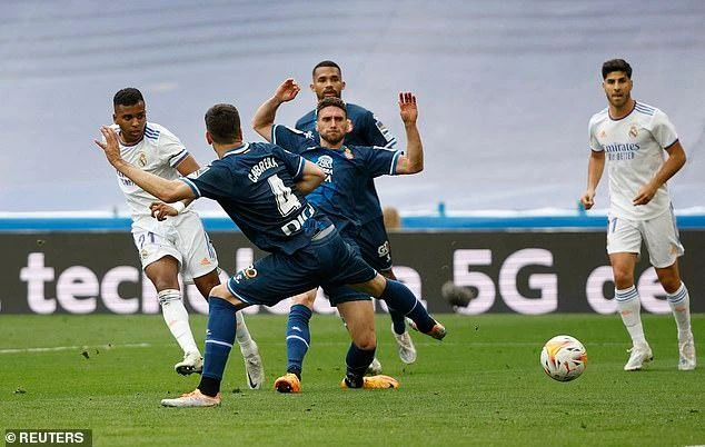 Bàn thắng mở tỉ số 1-0... ẢNH: REUTERS