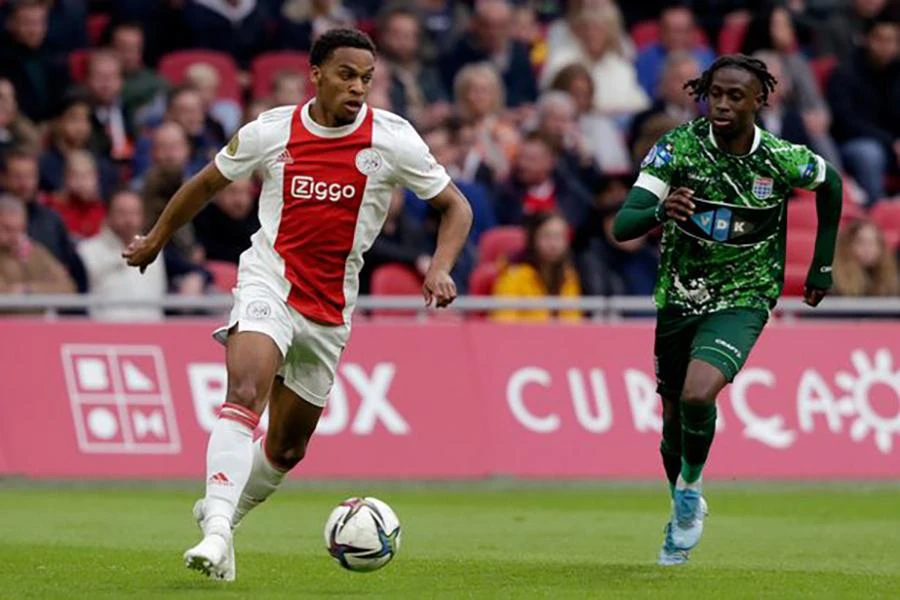 Timber chơi rất đĩnh đạc ở vị trí trung vệ dù mới 20 tuổi. ẢNH: GETTY