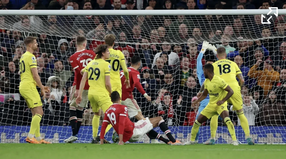 Varane ghi bàn ấn định tỉ số 3-0 cho Man United. ẢNH: PREMIER LEAGUE Varane ghi bàn ấn định tỉ số 3-0 cho Man United. ẢNH: PREMIER LEAGUE