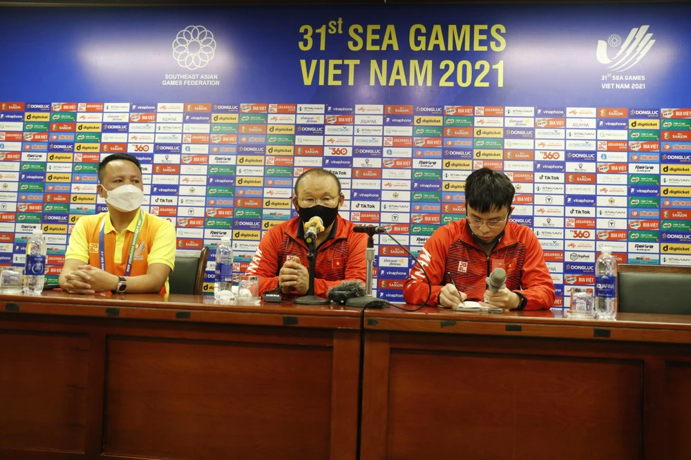 HLV Park Hang-seo trong buổi họp báo sau trận đấu. ẢNH: ANH PHƯƠNG