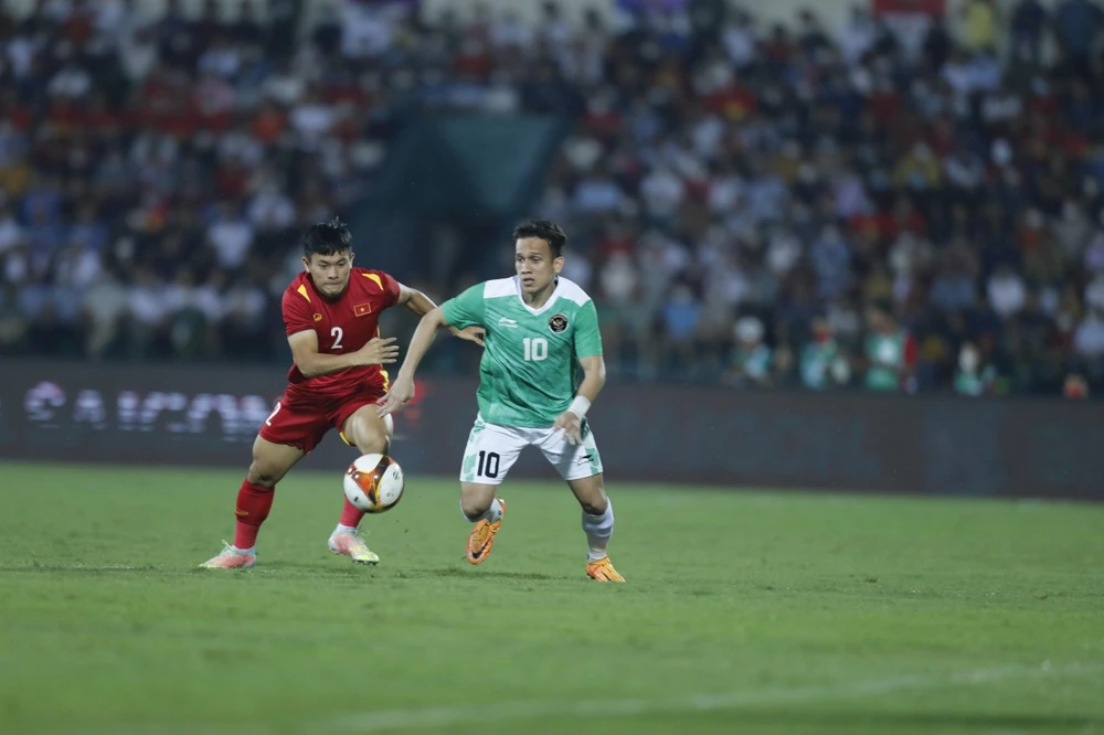 U-23 Việt Nam tạo ra nhiều cơ hội hơn nhưng Indonesia vẫn đứng vững. ẢNH: ANH PHƯƠNG