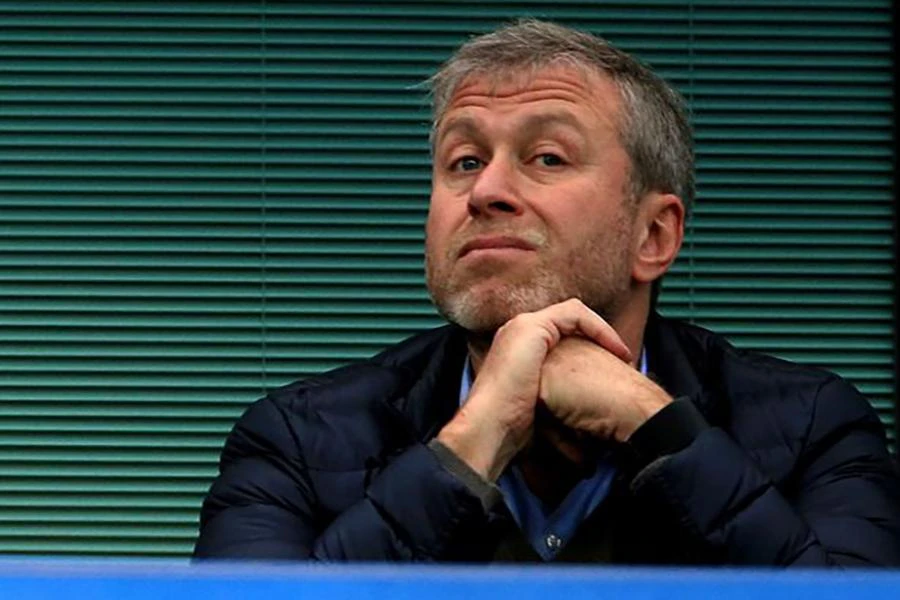 Abramovich phải bán Chelsea sau khi mua lại CLB vào năm 2003. ẢNH: PA