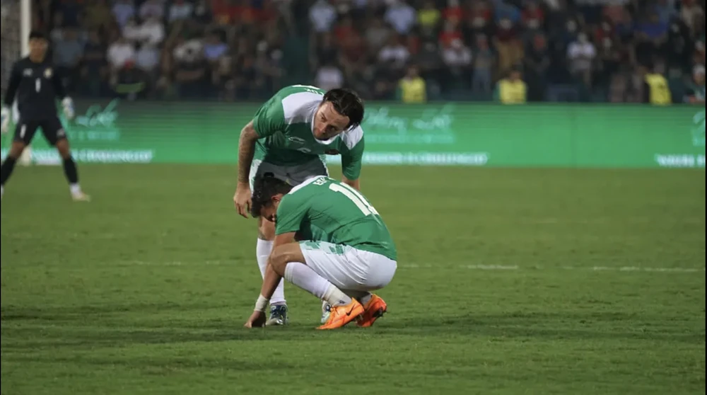 Các cầu thủ Indonesia thất vọng sau trận đấu. ẢNH: BOLA