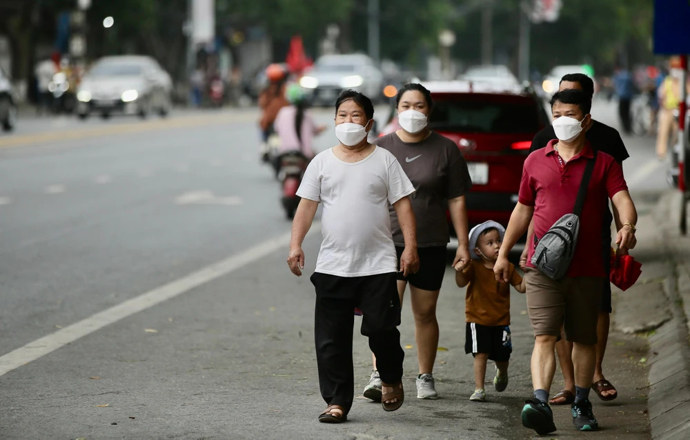 Các CĐV bắt đầu đổ về sân Việt Trì 2 giờ trước trận đấu giữa U-23 Việt Nam và Phlippines.