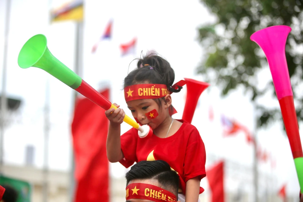 Các CĐV sẵn sàng nhuộm đỏ sân Việt Trì