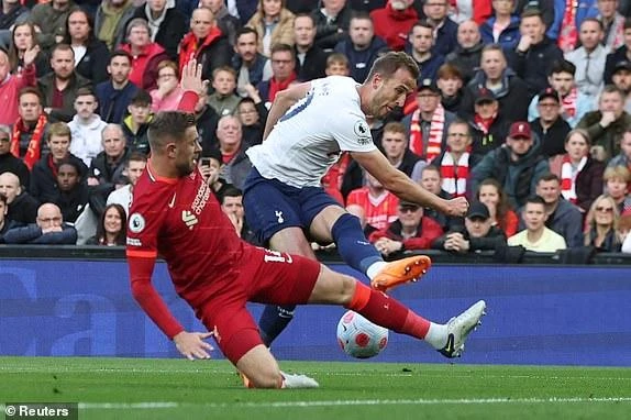 Liverpool và Tottenham tạo nên thế trận giằng co sau 45 phút đầu tiên. ẢNH: REUTERS