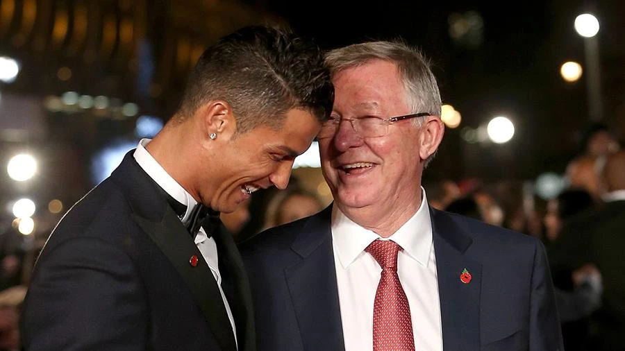 Mối quan hệ giữa Ronaldo và Ferguson thân tình như cha con. ẢNH: WIREIMAGE