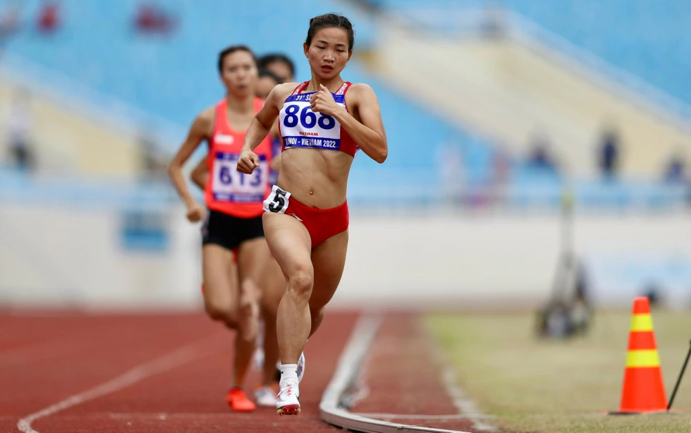 Nguyễn Thị Oanh dẫn đầu cuộc đua. ẢNH: ANH PHƯƠNG