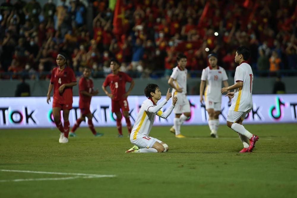 Nữ Việt Nam giành chiến thắng 7 sao trước nữ Campuchia. ẢNH: ANH PHƯƠNG