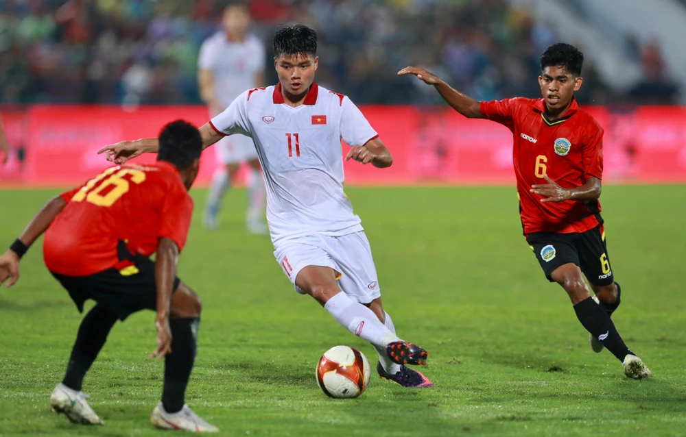 Văn Tùng chơi rất xông xáo trên hàng công U-23 Việt Nam. ẢNH: ANH DUY