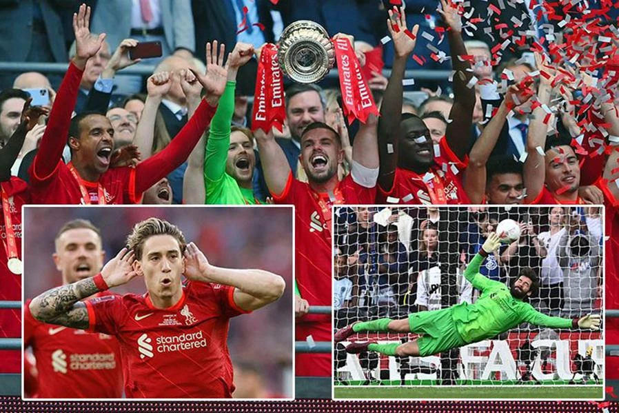 Liverpool đã giành 2 chiếc cúp mùa này gồm League Cup và FA Cup. ẢNH: MIRROR