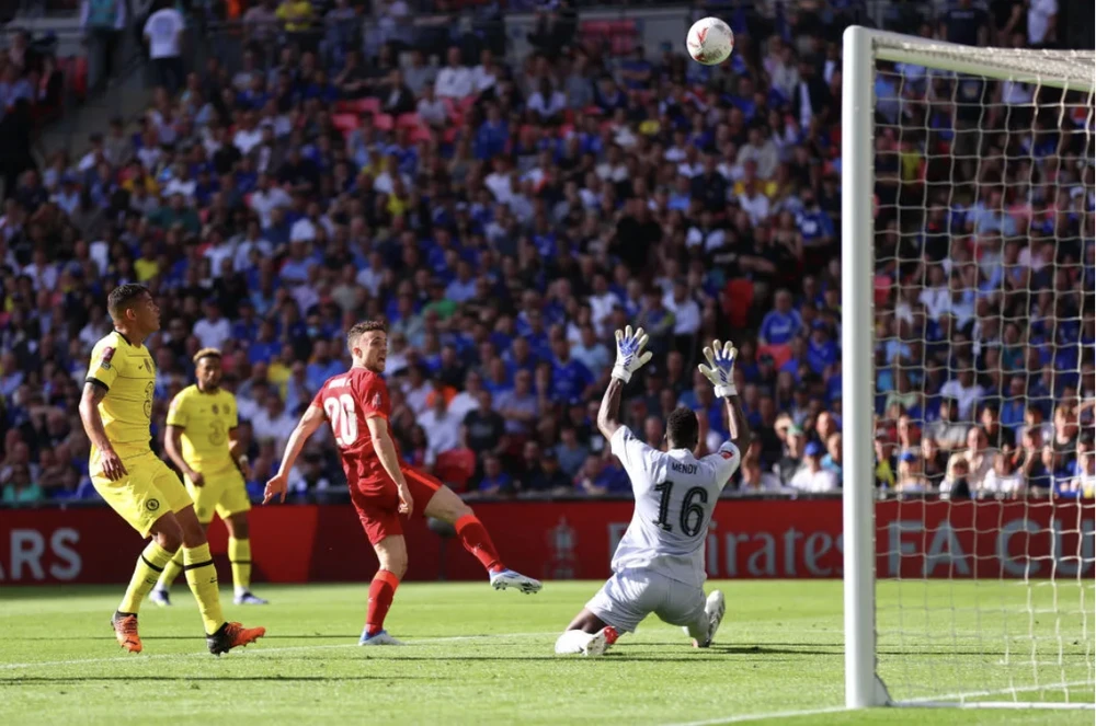 Jota dứt điểm lên trời đáng tiếc. ẢNH: SUN SPORTS