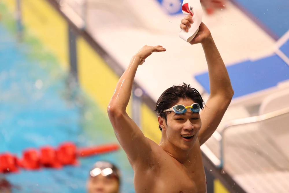 Hưng Nguyên xuất sắc giành thêm 1 HCV môn bơi nữa. ẢNH: ANH PHƯƠNG