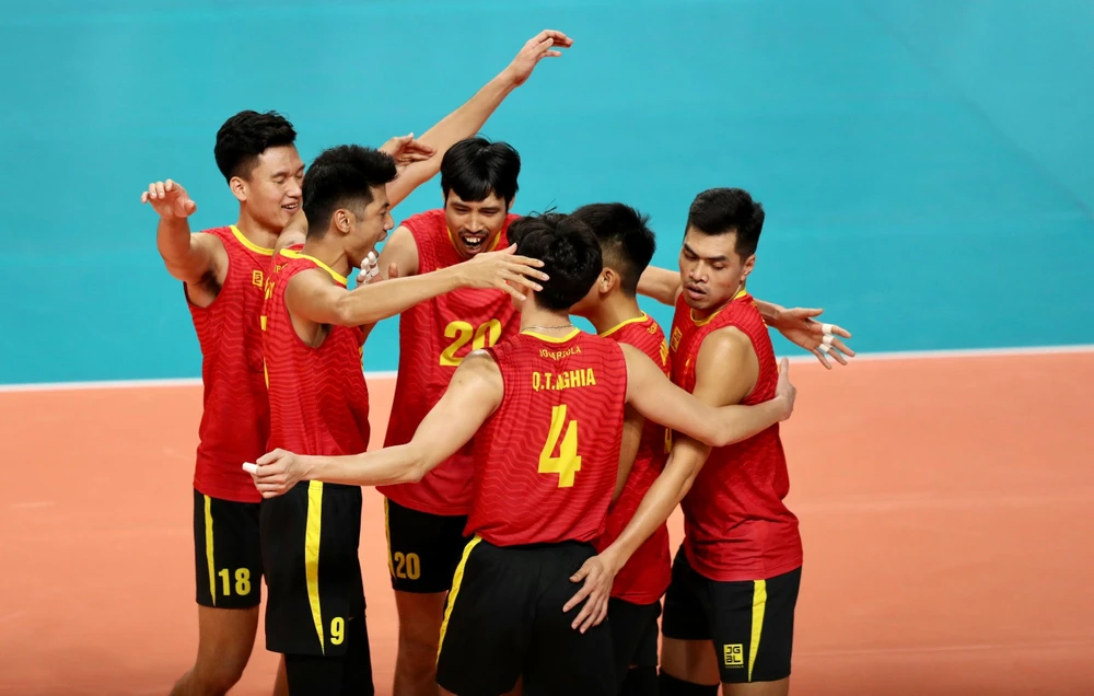 Trước đó, đội bóng chuyền nữ cũng vào chung kết và sẽ gặp Thái Lan. Bóng chuyền làm nên lịch sử khi cả đội nam và nữ đều giành quyền vào chung kết SEA Games 31. Trước đó, đội bóng chuyền nữ cũng vào chung kết và sẽ gặp Thái Lan. Bóng chuyền làm nên lịch sử khi cả đội nam và nữ đều giành quyền vào chung kết SEA Games 31.