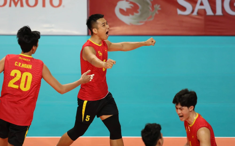 Bóng chuyền nam Việt Nam làm nên lịch sử thắng Thái Lan vào chung kết gặp Indonesia. Bóng chuyền nam Việt Nam làm nên lịch sử thắng Thái Lan vào chung kết gặp Indonesia.