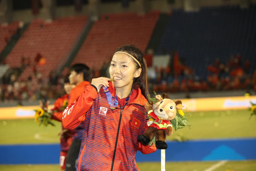 Người hùng đội trưởng Huỳnh Như.