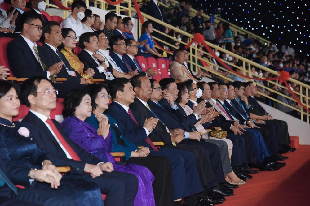 ... cùng lãnh đạo các nước tại lễ bế mạc SEA Games 31. ẢNH: ANH PHƯƠNG