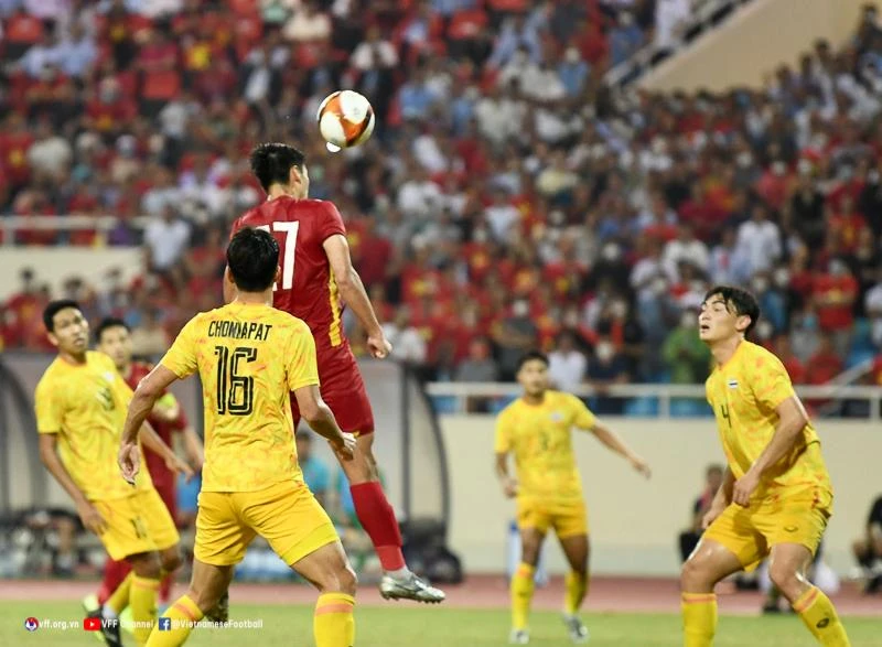 Pha lắc đầu ghi bàn thắng vàng của Mạnh Dũng giúp U-23 Việt Nam đánh bại U-23 Thái Lan 1-0 trong trận chung kết SEA Games 31. ẢNH: VFF