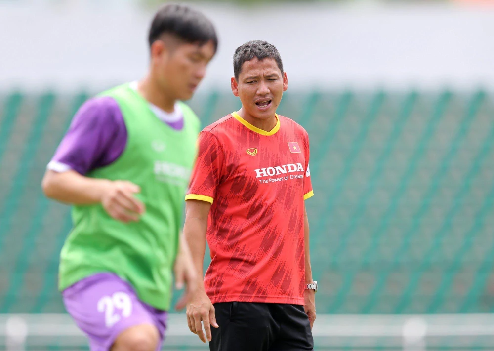 Anh Đức lên tuyển với vai trò trợ lý cho thầy Park. ẢNH: ANH DUY