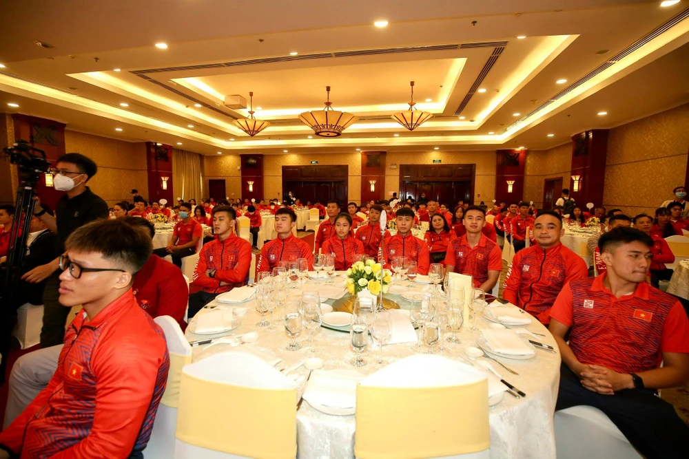 Quang cảnh buổi lễ mừng công của các VĐV, HLV TP.HCM.