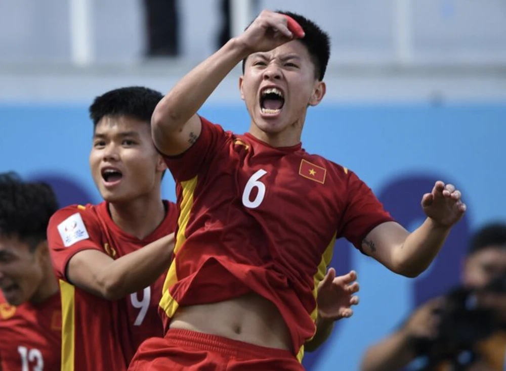 Tiến Long ăn mừng bàn thắng gỡ hòa 1-1. ẢNH: AFC