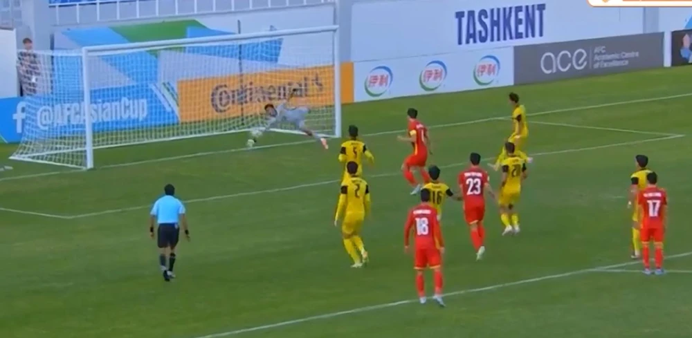 Phải cần đến 2 lần dứt điểm, Việt Anh mới ghi bàn cho Việt Nam.