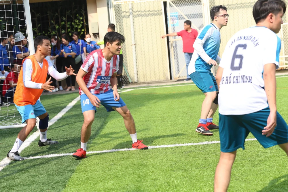 Tiền vệ Duy Anh.