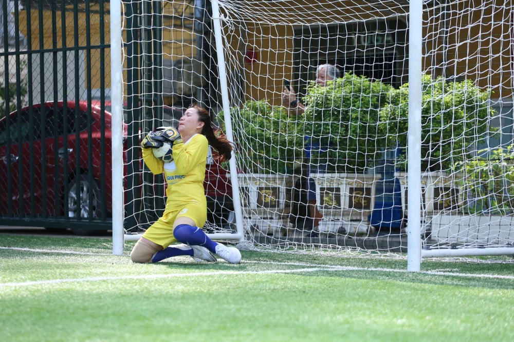 Thủ môn Nguyễn Châu đã thi đấu cực hay khi cản phá thành công 4/5 quả luân lưu của đội SGGP.