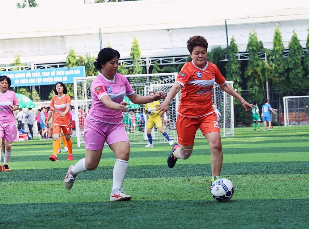 Hai đội thi đấu rất quyết liệt và không khoan nhượng.