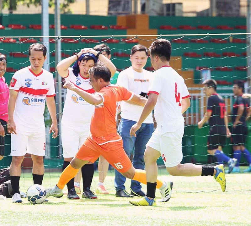 Lực lượng đội nam báo Pháp Luật TP.HCM rất mỏng nhưng cả đội vẫn thi đấu rất cố gắng và nỗ lực.