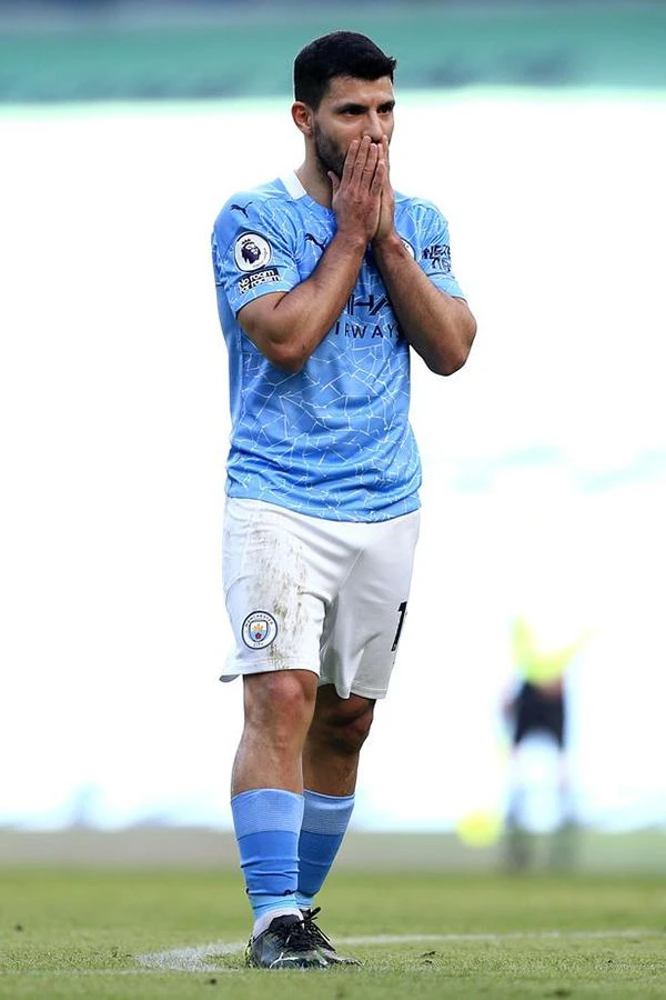 Aguero xúc động trong ngày chia tay Man City. ẢNH: GETTY