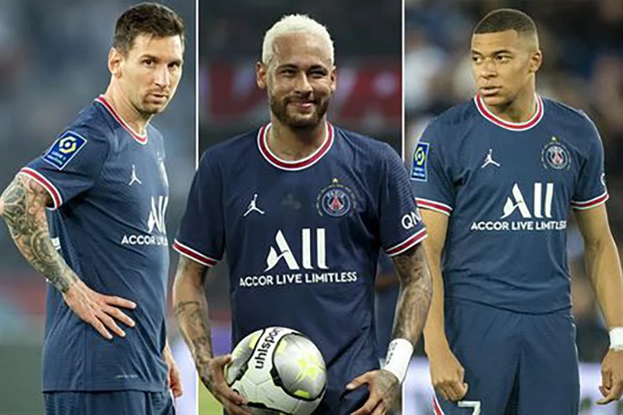 Messi và Mbappe mâu thuẫn với nhau vì chuyện đi ở của Neymar. ẢNH: DAILY STAR
