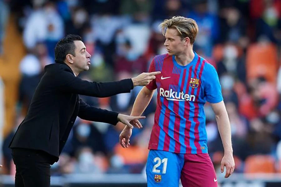 Xavi xem De Jong là "con bài" quan trọng trong đội hình Barca. ẢNH: GETTY