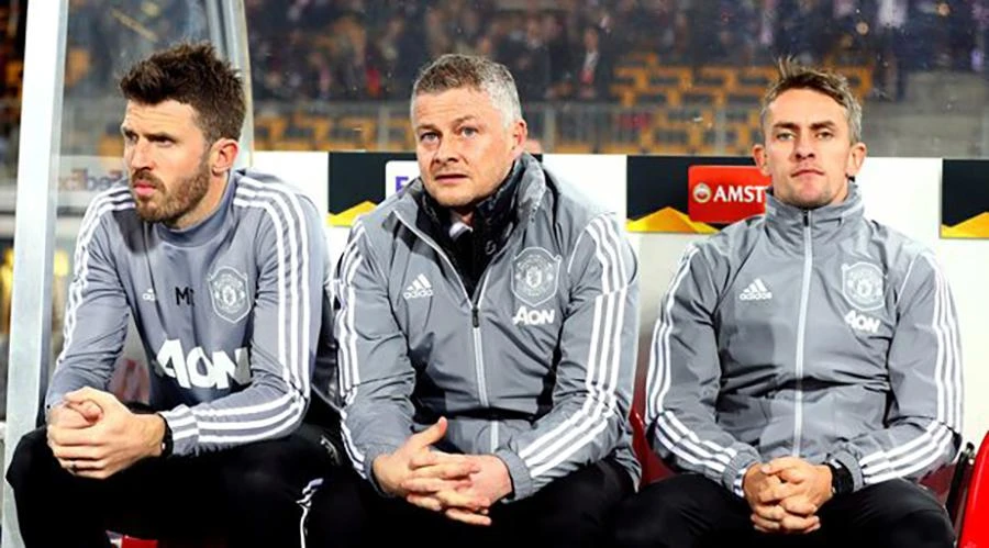 Solskjaer và dàn trợ lý của mình thời còn dẫn dắt MU. ẢNH: GETTY