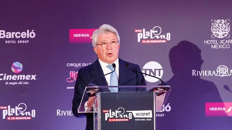 Ông Cerezo phát biểu tại buổi ăn tối trước mùa giải của Atletico Madrid. ẢNH: GETTY