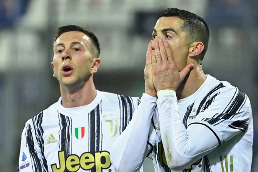 ... nhưng bây giờ Ronaldo mất kỷ lục bán áo đấu trong 1 ngày tại Ý vào tay Dybala. ẢNH: GETTY