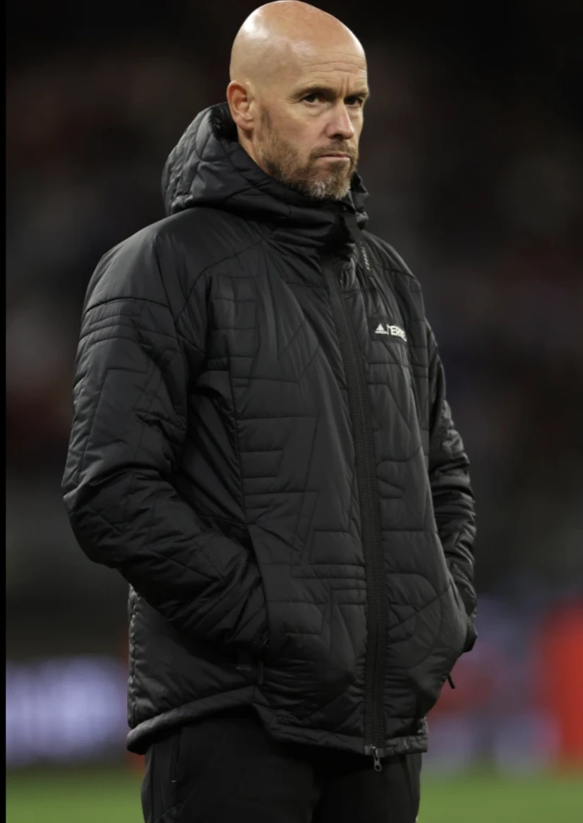 Ten Hag thất vọng trước màn trình diễn của các học trò trong trận hòa Aston Villa 2-2. ẢNH: GETTY