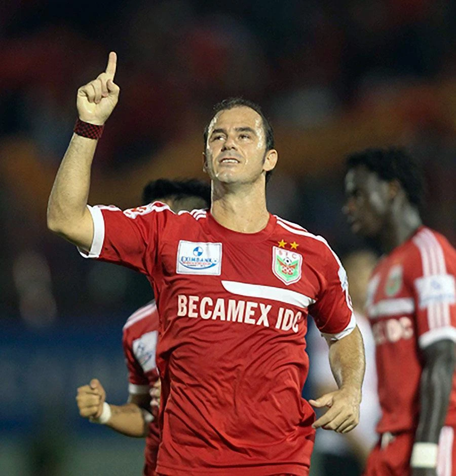 Kesley ở tuổi ngoài 40 lại không tập luyện để đá thì gần như chỉ là có tên cho đủ tụ.